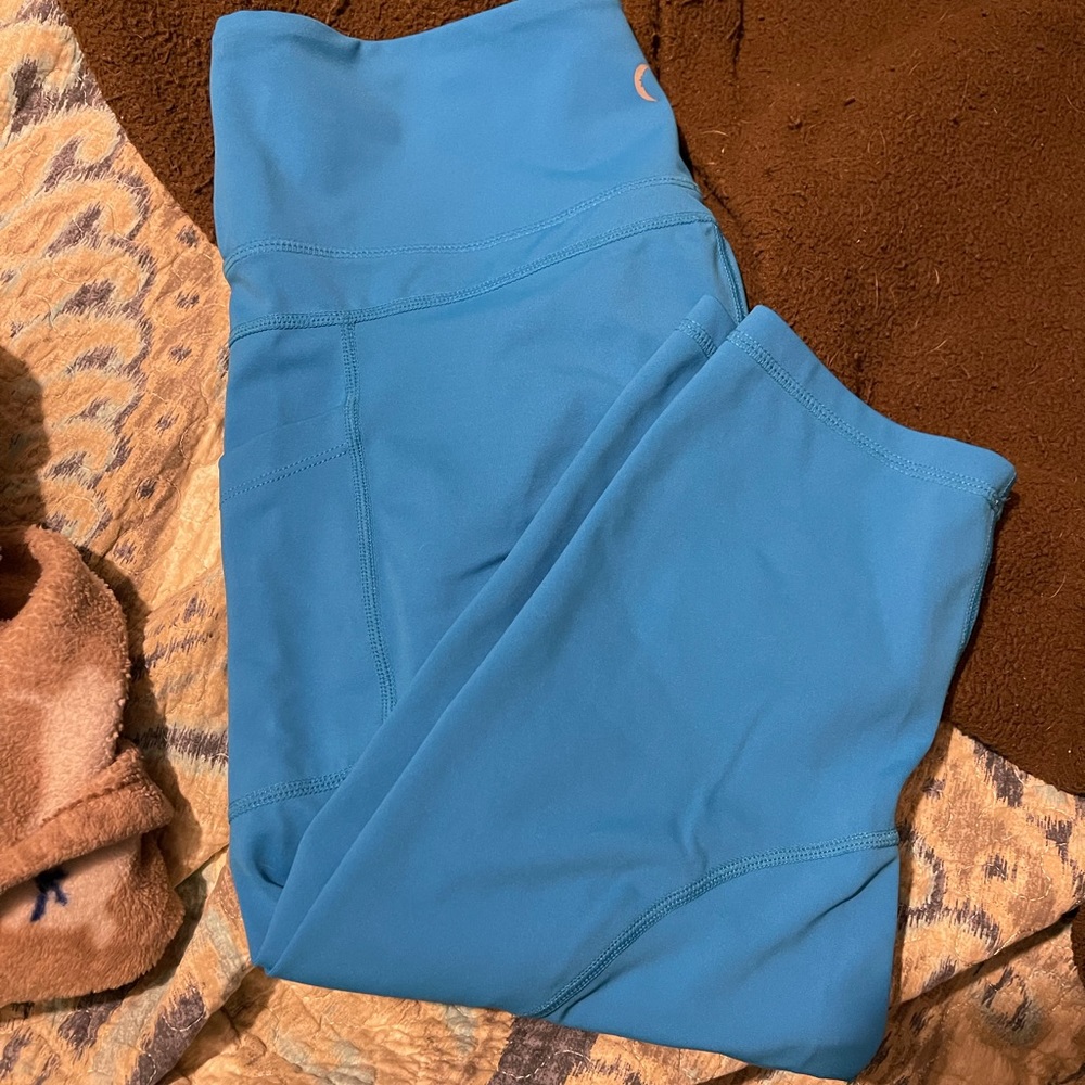 ZYIA pocket light and tight high-rise Capri